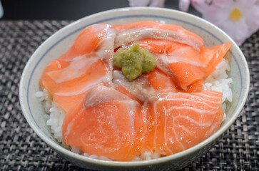 サーモン切り身のっけ丼