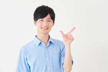チェックサインする男性　白背景