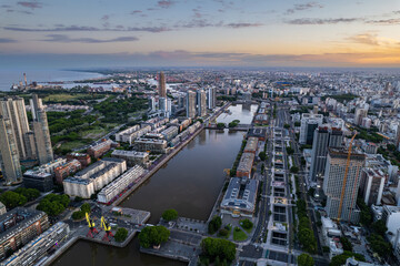 Fototapeta premium Beautiful aerial footage of Plaza de Mayo, the Casa Rosada Presidents house, The Kirchner Cultural Centre, in Puerto Madero. Buenos Aires, Argentina.