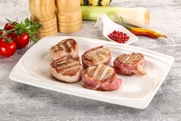 Grilled pork tenderloin with bacon