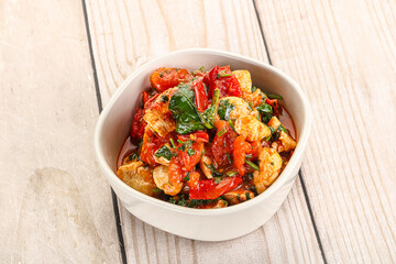 Chicken with tomato and spinach