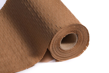 Papier do pakowania brązowy z nacięciami, jedna rolka papieru na białym tle - obrazy, fototapety, plakaty