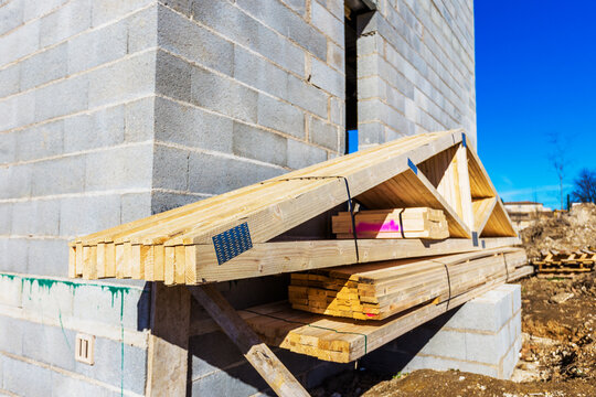 Charpente fermette de toit pr&ecirc;te &agrave; &ecirc;tre install&eacute;e