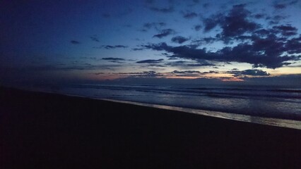 夜明けの浜辺より　初日の出　美しい朝焼けと波の共演　九十九里浜,白里海岸,千葉県,日本