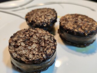 Morcilla de Burgos, comida tradicional española. Black pudding from Burgos, traditional Spanish food.