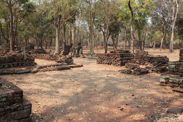 ruined temple (wat phra si iriyabot) in khamphaeng phet in thailand 