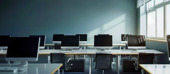 Fotobehang salle de formation vide avec bureaux et ordinateurs © Fox_Dsign