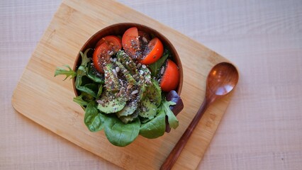 Fresh vegetable bowl on table. Vegetarian-friendly dish filled with vibrant veggies. Healthy vegetarian bowl with fresh vegetables. Ideal for vegan diets. Enjoy healthy and wholesome food