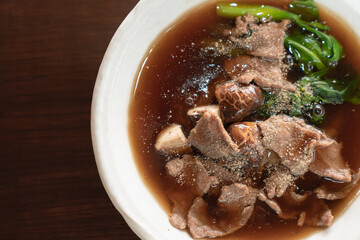 Fried noodle with pork in gravy sauce