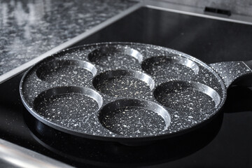 Teflon black pancake pan. Frying pan for 7 fritters