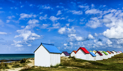 maisons colorées en bord de mer