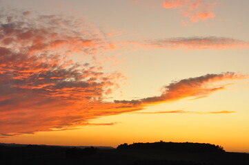linda paisagem de pôr do sol 