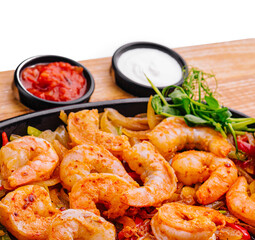 Stir fry with shrimps with red and yellow paprika