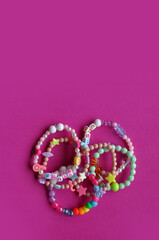 colar de pérolas bolinhas para braço menina , colar artesanal 