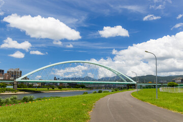 Fototapeta na wymiar Taipei city skyline with bridge