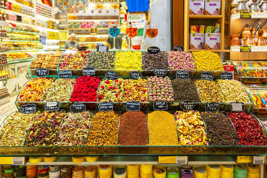 Colors and vibrancy inside the Spice Bazaar in Istanbul, Türkiye