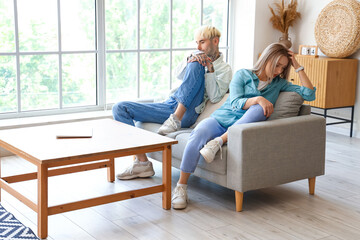 Obraz premium Offended young woman with her boyfriend at home