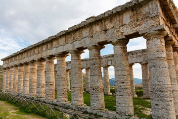 Obraz premium Italy Sicily Segesta city ruins on a cloudy autumn day