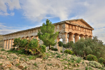 Obraz premium Italy Sicily Segesta city ruins on a cloudy autumn day