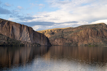 Fototapeta na wymiar The Cliffs at Canyon Lake, Arizona