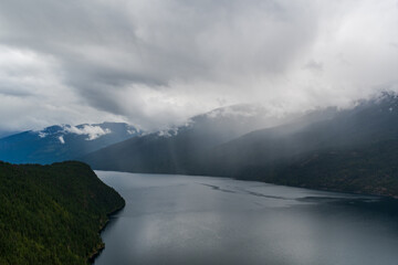 Obraz premium Lake Diablo on a rainy summer afternoon, North Cascades, Washington