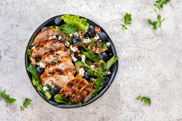 Grilled chicken breast and fresh vegetable salad. Fresh healthy food.