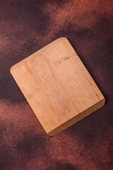 Fototapeta premium Empty rectangular wooden cutting board on textured concrete background