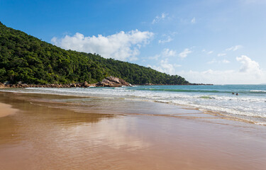  paisagem da praia Grande cidade de Governador Celso Ramos Santa Catarina Brasil praia Caravelas