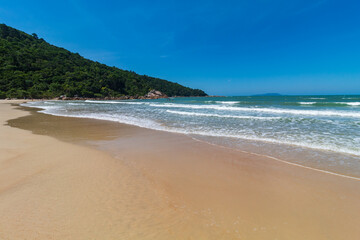 verão na  praia Grande cidade de Governador Celso Ramos Santa Catarina Brasil praia Caravelas