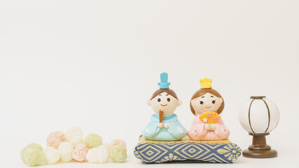 日本の文化・ひな祭りイメージ｜雛人形と雛あられ