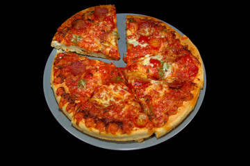 Tiefkühlpizza, frisch aufgebacken.