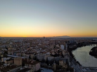 Atardecer sobre la ciudad 