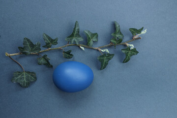 Easter decoration with blue egg and ivy
