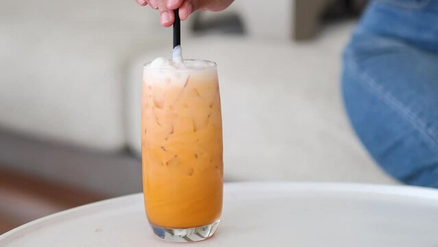 Iced Drink Stirring Sequence