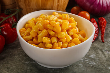Sweet canned ripe corn grain