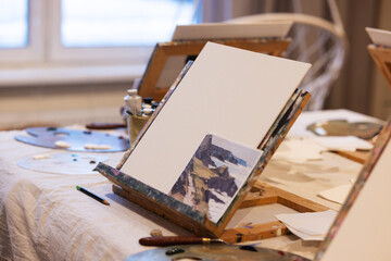 Workplace for drawing, palette knife. Master class