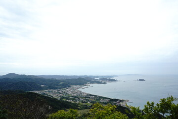 鋸山（のこぎりやま）は日本の千葉県の山。日本寺、地獄のぞきなどがある観光地。