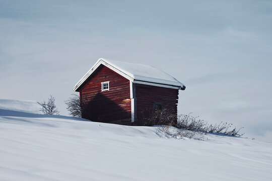 Images from the Boverbrurunden skiing round trip through the cultural landscape of Toten, Norway, in winter.