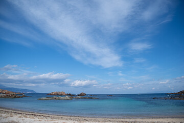青い空と海