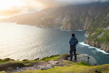 Photo sur Plexiglas Atlantic Ocean Road Tourist at Slieve League, Irelands highest sea cliffs, located in south west Donegal along this magnificent costal driving route. One of the most popular stops at Wild Atlantic Way route.