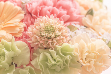 春の花のブーケ　パステルカラーの花束