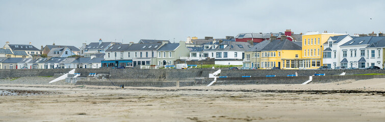 Kilkee, Irish coastal town, popular as a seaside resort, located in horseshoe bay and protected from the Atlantic Ocean by the Duggerna Reef, county Clare, Ireland.