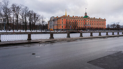 Naklejka premium St. Petersburg, Russia, February 4, 2024. River embankment and view of Mikhailovsky Castle in winter.