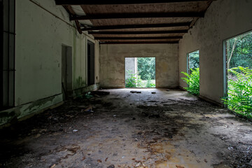 Fototapeta na wymiar old abandoned factory interior