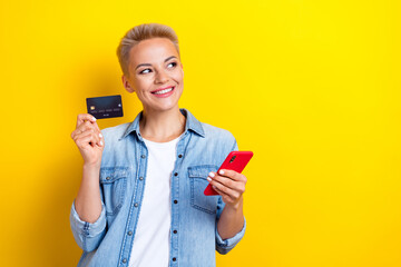 Photo portrait of lovely young lady device credit card look empty space dressed stylish denim...