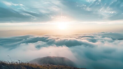 Obraz premium Serene Sunrise Above Cloud-Covered Mountains in a Tranquil Landscape