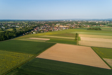 saftige Felder von oben aus der Luft, Deutschland