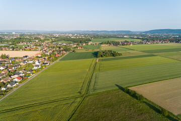 Fototapeta na wymiar saftige Felder von oben aus der Luft, Deutschland