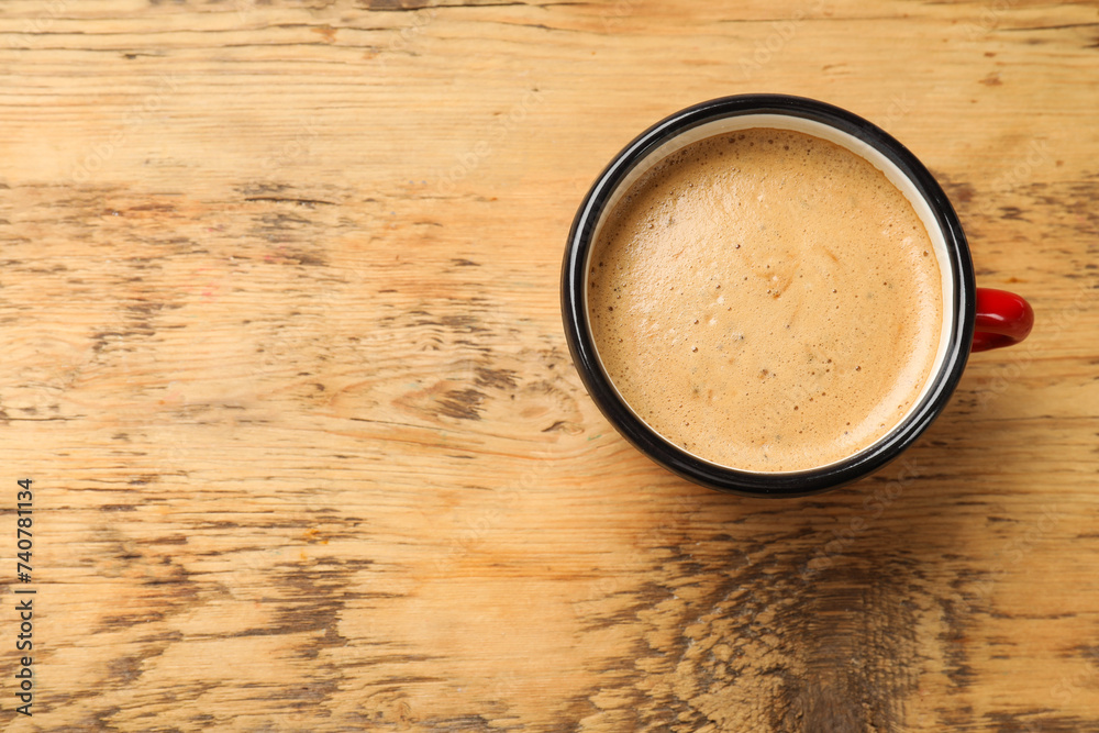 Poster Cup of aromatic coffee on wooden table, top view. Space for text