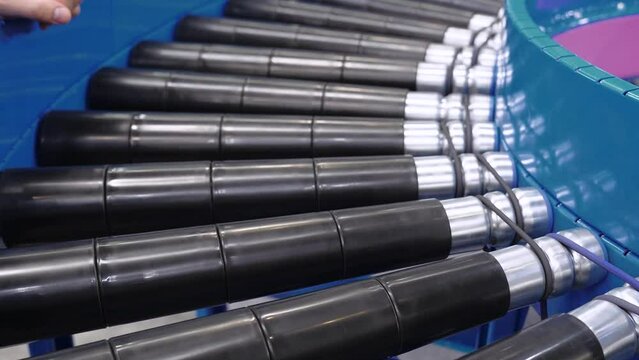 Driven roller conveyor